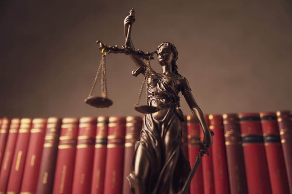 Affordable Murder Defence Lawyers in Ottawa Ontario portrayed by lady justice and legal books on behind her.